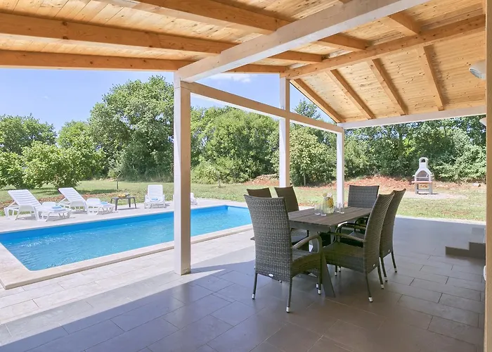 Charming House Noelene بيت للعطل *