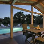 Charming House Noelene Valtura