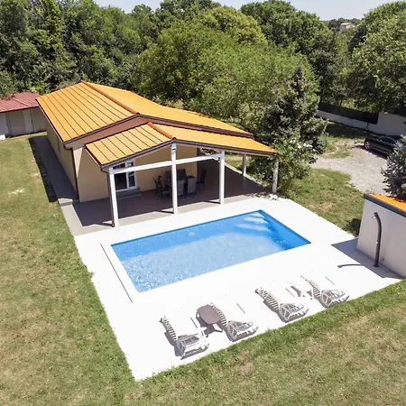 Charming House Noelene Holiday home