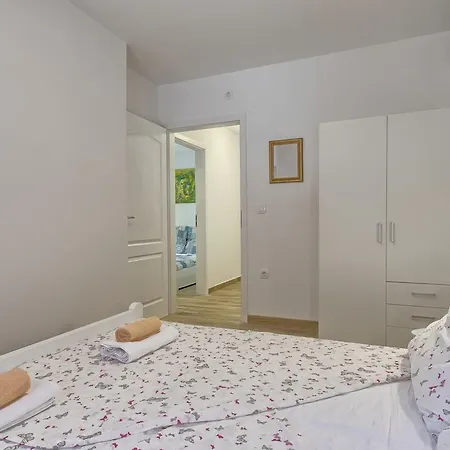 Charming House Noelene Valtura
