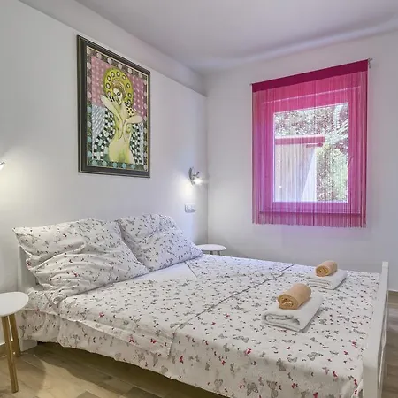 Holiday home Charming House Noelene Valtura