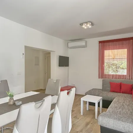 Charming House Noelene Holiday home