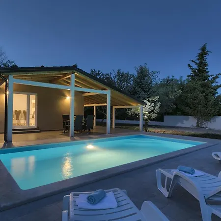 Charming House Noelene Tatil Evi Valtura