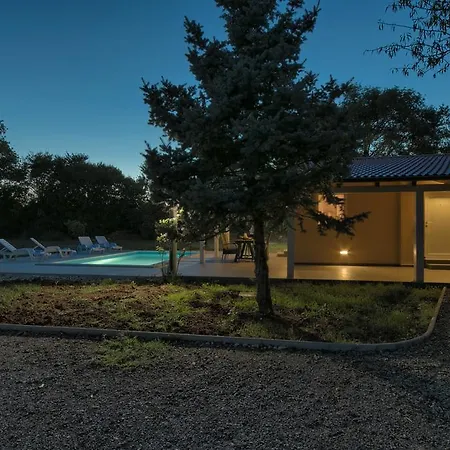 Charming House Noelene Holiday home *