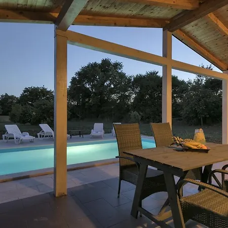 Charming House Noelene Valtura