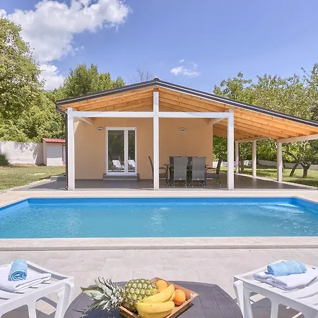 Charming House Noelene Valtura